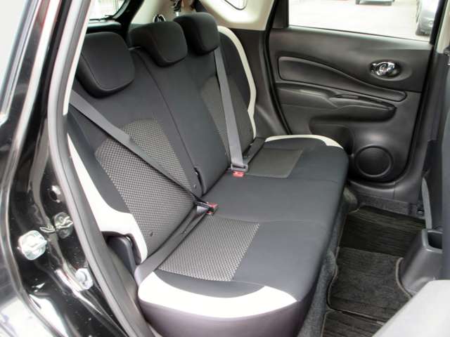 日産 ノート １．２ Ｅ－ＰＯＷＥＲ Ｘ H30年 (関東) 99