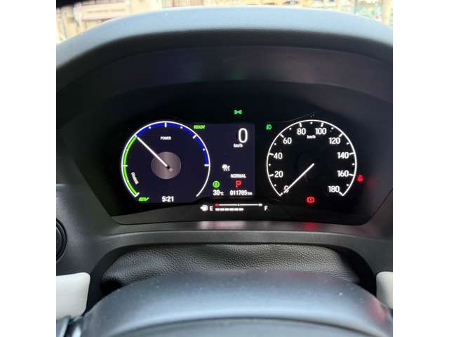 ホンダ ヴェゼル １．５ Ｅ：ＨＥＶ Ｚ プレイパッケージ R7年 (近畿) 99