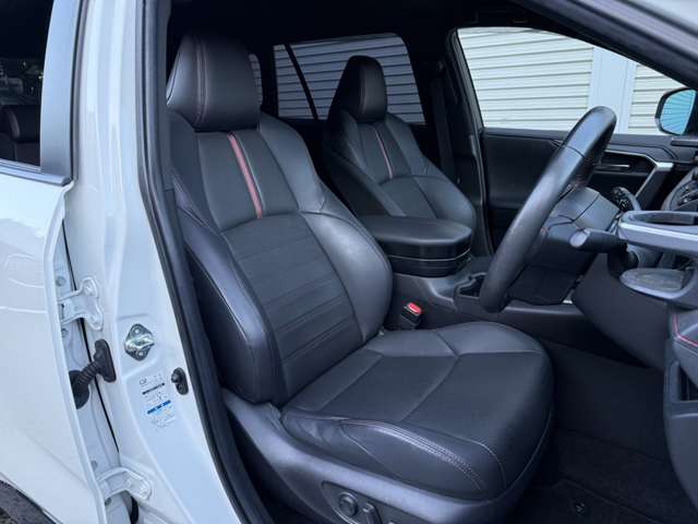 トヨタ ＲＡＶ４　ＰＨＶ ２．５ ブラック トーン Ｅ－ＦＯＵＲ ４ＷＤ R4年 () 99