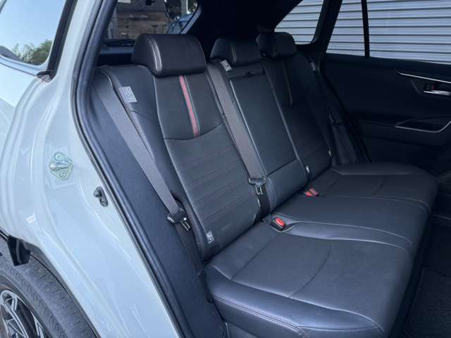トヨタ ＲＡＶ４　ＰＨＶ ２．５ ブラック トーン Ｅ－ＦＯＵＲ ４ＷＤ R4年 () 99
