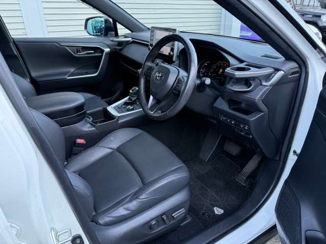 トヨタ ＲＡＶ４　ＰＨＶ ２．５ ブラック トーン Ｅ－ＦＯＵＲ ４ＷＤ R4年 () 99