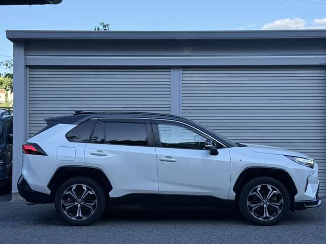 トヨタ ＲＡＶ４　ＰＨＶ ２．５ ブラック トーン Ｅ－ＦＯＵＲ ４ＷＤ R4年 () 99