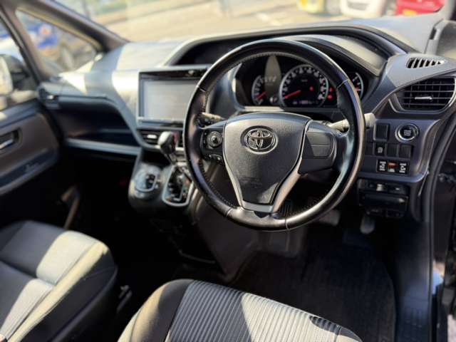 トヨタ ヴォクシー ２．０ ＺＳ 煌 H27年 (近畿) 99