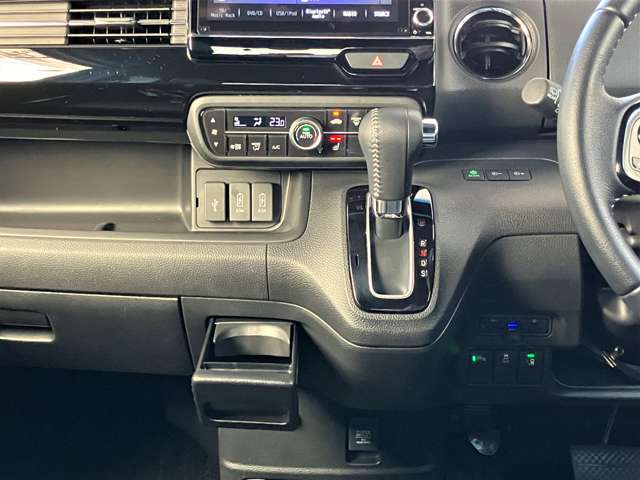 ホンダ Ｎ　ＢＯＸ カスタム ６６０ Ｌ ターボ R3年 (中国) 99