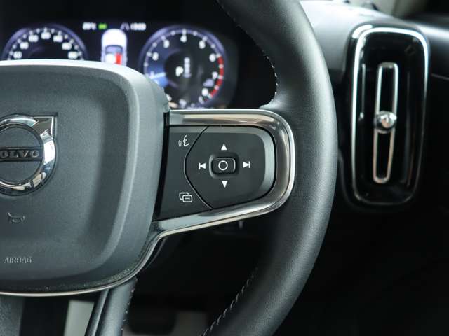 ボルボ ＸＣ４０ Ｔ４ ＡＷＤ インスクリプション ４ＷＤ H30年 (関東) 99