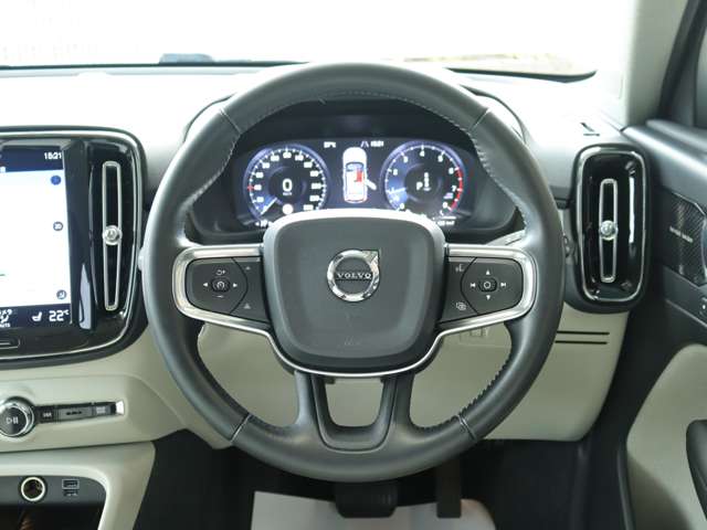 ボルボ ＸＣ４０ Ｔ４ ＡＷＤ インスクリプション ４ＷＤ H30年 (関東) 99