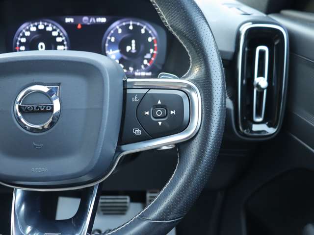 ボルボ ＸＣ４０ Ｔ４ ＡＷＤ Ｒデザイン ４ＷＤ R1年 (関東) 99