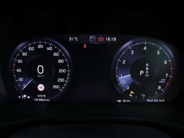 ボルボ ＸＣ４０ Ｔ５ ＡＷＤ Ｒデザイン ４ＷＤ H30年 (関東) 99