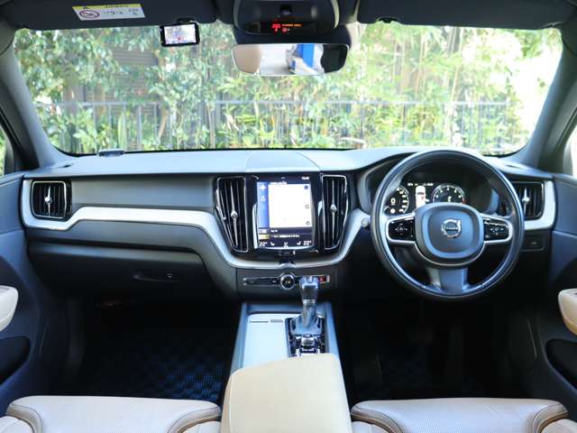 ボルボ ＸＣ６０ Ｔ５ ＡＷＤ インスクリプション ４ＷＤ H30年 (関東) 99