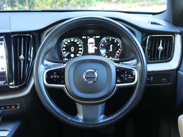 ボルボ ＸＣ６０ Ｔ５ ＡＷＤ インスクリプション ４ＷＤ H30年 (関東) 99