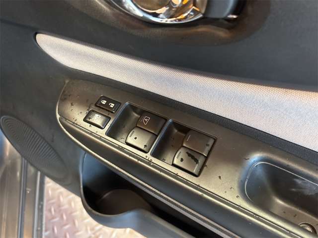 日産 ノート １．２ Ｅ－ＰＯＷＥＲ Ｘ H29年 (近畿) 99