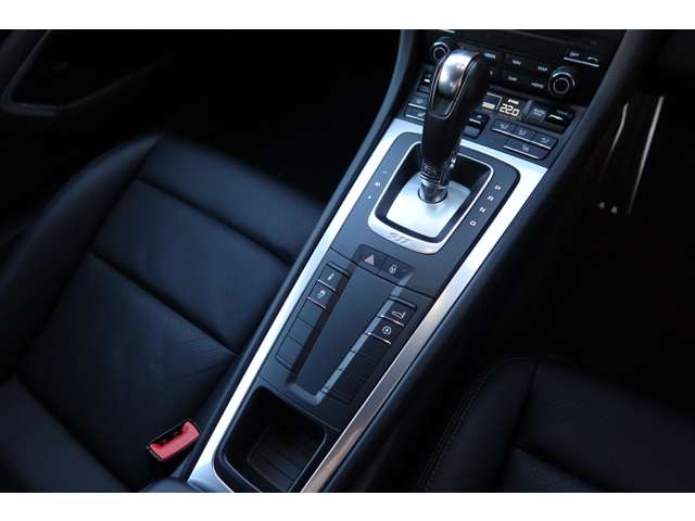 ポルシェ ９１１ カレラ４ ＰＤＫ H29年 (関東) 99