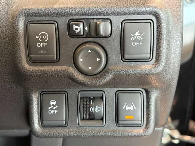 日産 ノート １．２ Ｘ ＤＩＧ－Ｓ H28年 (近畿) 99