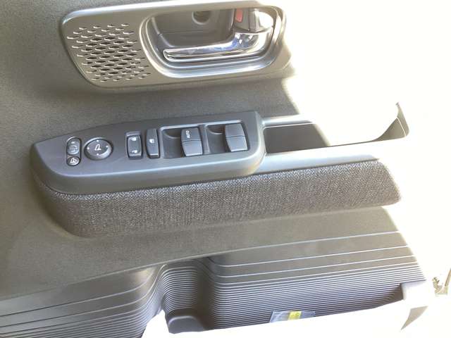 ホンダ Ｎ　ＢＯＸ カスタム ６６０ R8年 (四国) 99
