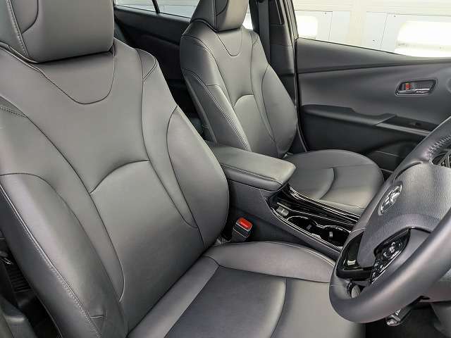 トヨタ プリウス １．８ Ａ ツーリングセレクション ブラックエディション Ｅ－ＦＯＵＲ ４ＷＤ R4年 (東北) 99