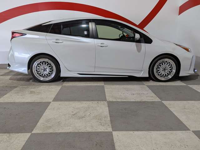 トヨタ プリウス １．８ Ｓ セーフティ プラスＩＩ Ｅ－ＦＯＵＲ ４ＷＤ R3年 (東北) 99