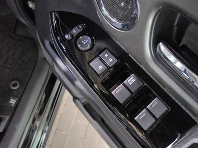 ホンダ Ｎ　ＢＯＸ カスタム ６６０ Ｌ スタイルプラス ブラック R4年 (近畿) 99