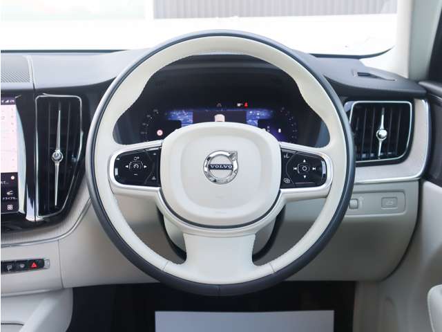 ボルボ ＸＣ６０ Ｂ５ ＡＷＤ インスクリプション ４ＷＤ R4年 (東海) 99