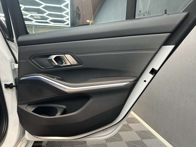 ＢＭＷ ３シリーズ ３２０Ｄ Ｘドライブ Ｍスポーツ ディーゼルターボ ４ＷＤ R1年 (関東) 99