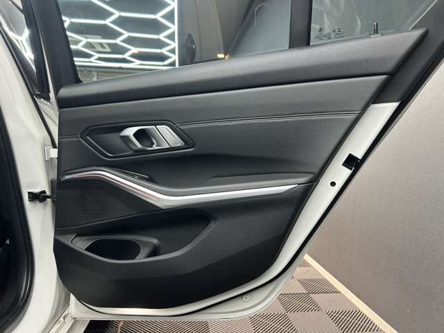 ＢＭＷ ３シリーズ ３２０Ｄ Ｘドライブ Ｍスポーツ ディーゼルターボ ４ＷＤ R1年 (関東) 99
