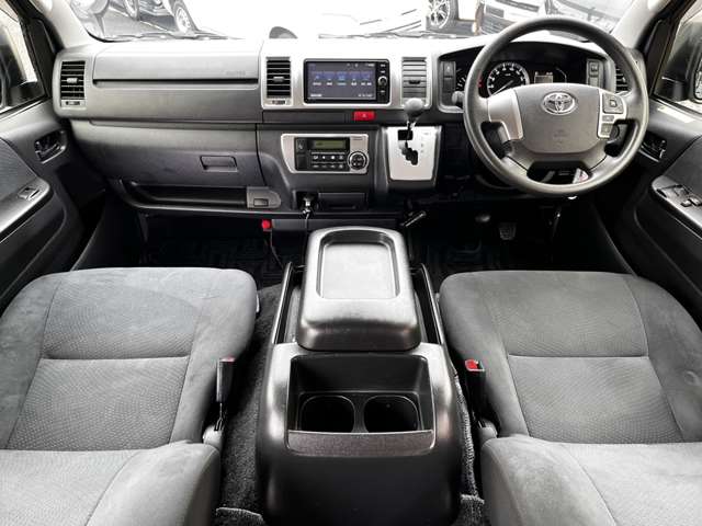 トヨタ ハイエースバン ２．８ スーパーＧＬ ロング ディーゼルターボ ４ＷＤ R2年 (関東) 99
