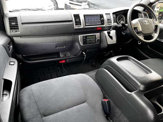 トヨタ ハイエースバン ２．８ スーパーＧＬ ロング ディーゼルターボ ４ＷＤ R2年 (関東) 99