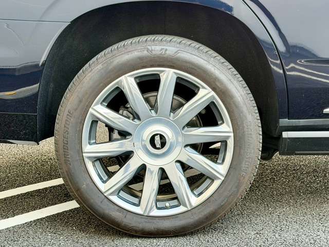 キャデラック エスカレード プラチナム ４ＷＤ R6年 (近畿) 99