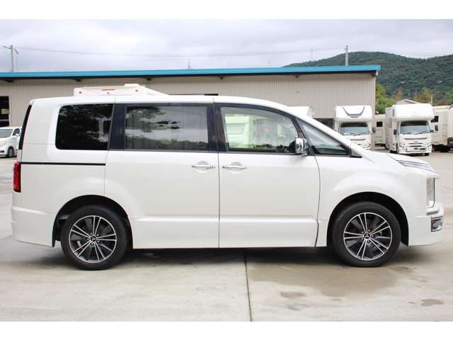 三菱 デリカ　Ｄ：５ アーバンギア ２．２ Ｇ パワーパッケージ ディーゼルターボ ４ＷＤ R3年 (近畿) 99