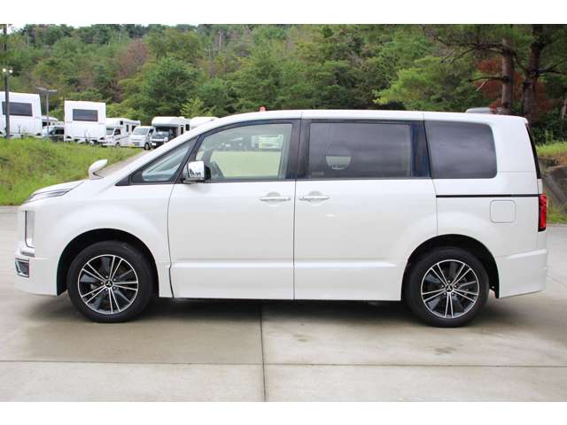 三菱 デリカ　Ｄ：５ アーバンギア ２．２ Ｇ パワーパッケージ ディーゼルターボ ４ＷＤ R3年 (近畿) 99