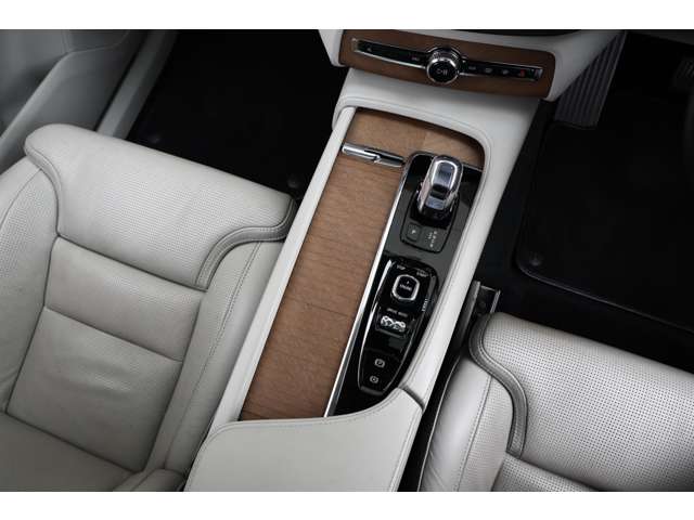 ボルボ ＸＣ９０ Ｔ８ ツインエンジン ＡＷＤ インスクリプション ４ＷＤ H28年 (東海) 99