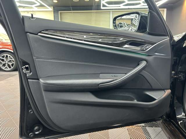 ＢＭＷ ５シリーズ ５２３Ｄ Ｍスポーツ ディーゼルターボ H29年 (関東) 99