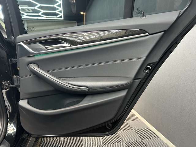 ＢＭＷ ５シリーズ ５２３Ｄ Ｍスポーツ ディーゼルターボ H29年 (関東) 99
