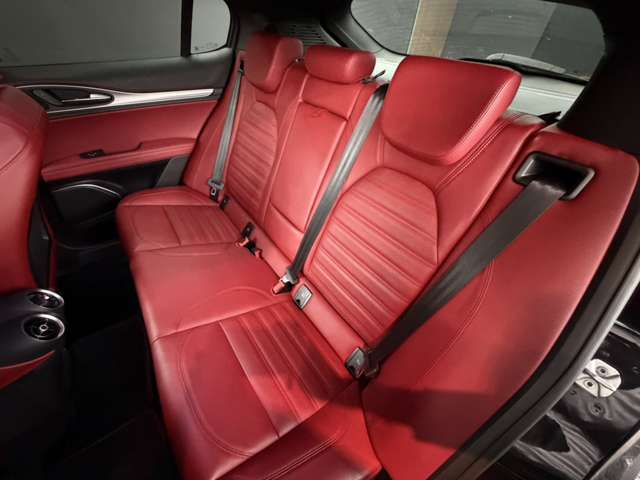 アルファロメオ ステルヴィオ ２．０ ターボ Ｑ４ スポーツパッケージ ４ＷＤ H30年 (関東) 99