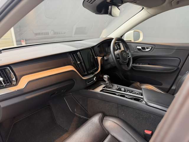 ボルボ ＸＣ６０ Ｄ４ ＡＷＤ インスクリプション ディーゼルターボ ４ＷＤ H30年 (関東) 99