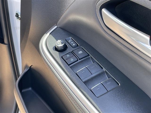 トヨタ ヴォクシー １．８ ハイブリッド Ｓ－Ｚ R8年 (九州・沖縄) 99