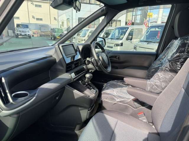 トヨタ ノア １．８ ハイブリッド Ｓ－Ｘ Ｅ－ＦＯＵＲ ４ＷＤ R8年 () 99