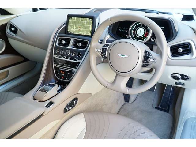 アストンマーティン ＤＢ１１ ローンチエディション H28年 (関東) 99
