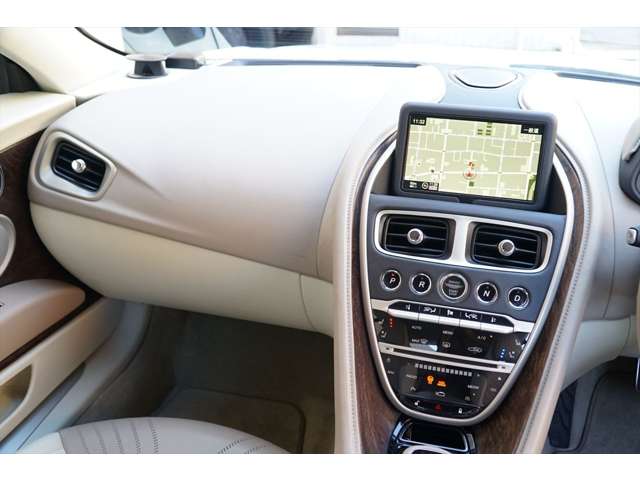 アストンマーティン ＤＢ１１ ローンチエディション H28年 (関東) 99