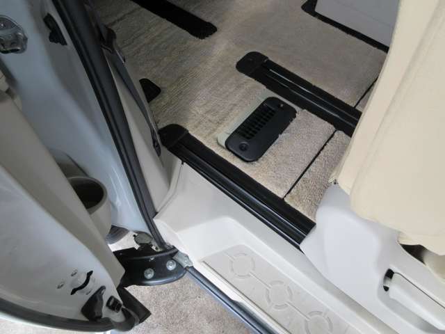 三菱 デリカ　Ｄ：５ ２．４ Ｇ パワーパッケージ ４ＷＤ H23年 (関東) 99