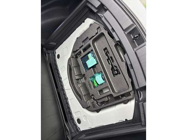 トヨタ カローラ　ツーリング　ハイブリッド １．８ ハイブリッド ＷＸＢ R5年 (近畿) 99