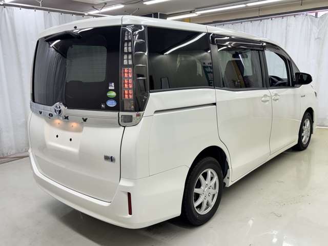 トヨタ ヴォクシー １．８ ハイブリッド Ｖ H26年 (近畿) 99