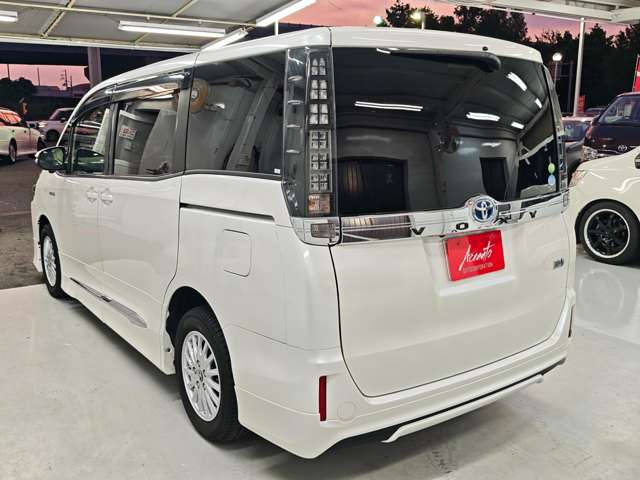 トヨタ ヴォクシー １．８ ハイブリッド Ｖ H26年 (近畿) 99