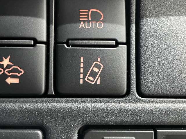 トヨタ エスクァイア ２．０ ＧＩ プレミアムパッケージ ブラックテーラード R1年 () 99