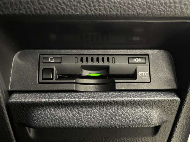 トヨタ エスクァイア ２．０ ＧＩ プレミアムパッケージ ブラックテーラード R1年 () 99