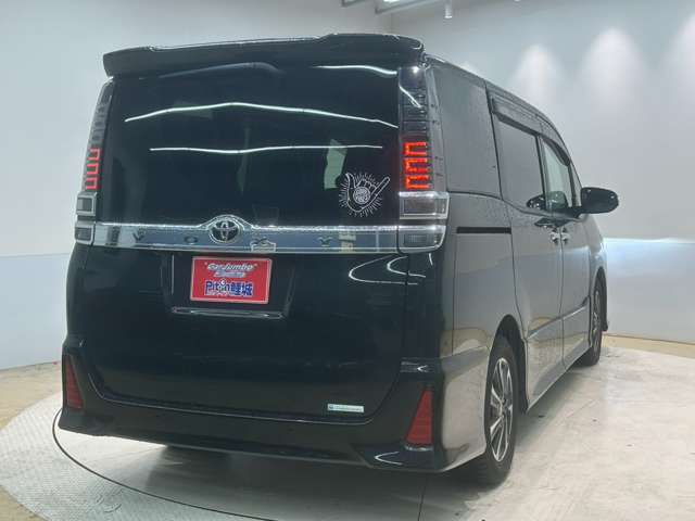 トヨタ ヴォクシー ２．０ ＺＳ 煌ＩＩＩ R2年 (中国) 99