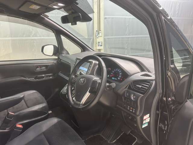 トヨタ ヴォクシー ２．０ ＺＳ 煌ＩＩＩ R2年 (中国) 99