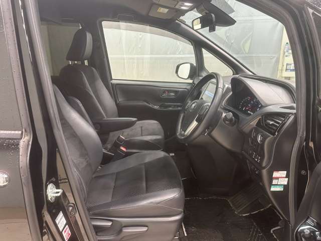 トヨタ ヴォクシー ２．０ ＺＳ 煌ＩＩＩ R2年 (中国) 99