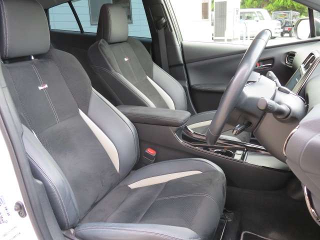 トヨタ プリウスＰＨＶ １．８ Ｓ ＧＲ スポーツ R4年 (中国) 99