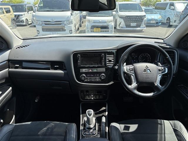 三菱 アウトランダーＰＨＥＶ ２．０ Ｇ ナビパッケージ ４ＷＤ H28年 (九州・沖縄) 99