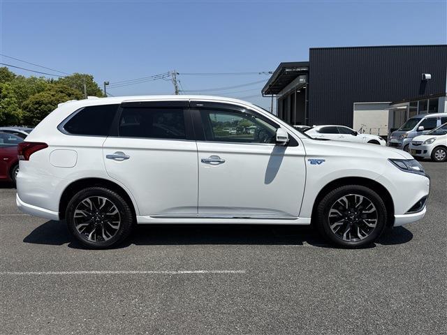 三菱 アウトランダーＰＨＥＶ ２．０ Ｇ ナビパッケージ ４ＷＤ H28年 (九州・沖縄) 99